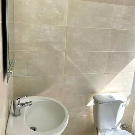 旅馆 Me & 地拉那