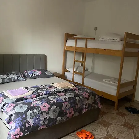 Me & 旅馆 地拉那